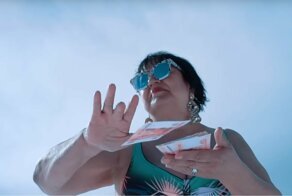 Хочу к Тимати в "Black Star": иркутская пенсионерка зачитала рэп и окунулась в Байкал