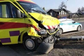 Авария дня. Женщина потеряла ребенка в ДТП со скорой в Алматы