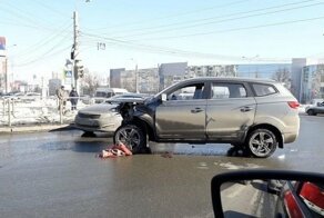 Авария дня. Момент жёсткого ДТП на перекрёстке в Челябинске