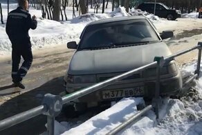 В Каменске-Уральском задержали пьяную женщину, которая везла двоих детей и попала в ДТП