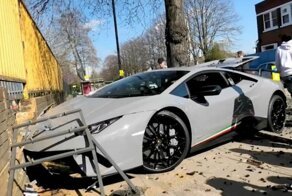 В Англии на встрече владельцев суперкаров разбили Lamborghini Huracan Performante
