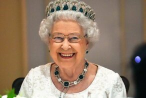 Каким образом Владимирская тиара оказалась у королевы Великобритании