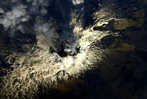 Спутниковые снимки земных и неземных вулканов: коллекция NASA