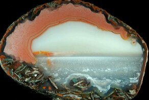 Агаты выглядят как маленькие пейзажи