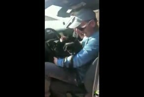 Мужчине, который впал в депрессию после смерти собаки, подарили щенка