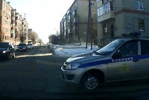 В  Курганской области полицейский автомобиль получил удар в бок