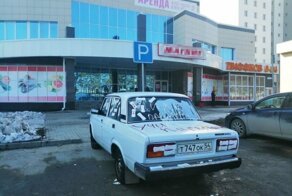 Суровая женская месть за неправильную парковку с помощью прокладок и кетчупа