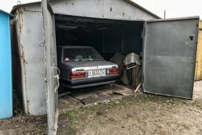 Праворульная Mazda Familia 1984 года с пробегом 80 тысяч километров