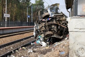 В Польше скорая помощь столкнулась с поездом: погибли медики