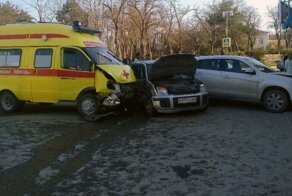 Авария дня. Три человека пострадали в ДТП со скорой в Крыму