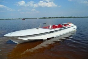 Советский катер "Волга" на подводных крыльях