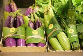 Азиатские супермаркеты начали использовать листья для упаковки продуктов вместо пластика