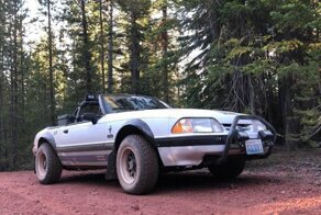 Старенький кабриолет Ford Mustang превратили в 300-сильный внедорожник