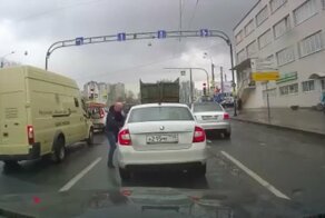 Разборки студента на каршеринге и агрессора на Audi в "Культурной столице"