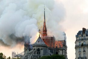 Пожар в соборе Парижской Богоматери