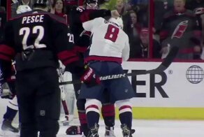 Александр Овечкин накаутировал Андрея Свешникова!