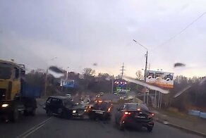 Авария дня. На Коммунальном мосту в Томске