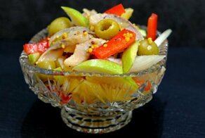 Салат с селедкой – простой вкусный салат без майонеза!