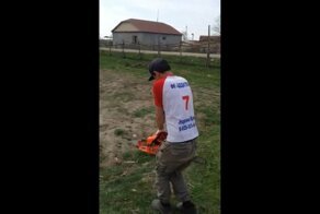 Бензопила оказалась умнее пытавшегося завести её рабочего