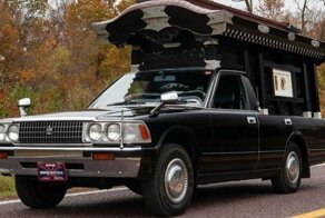 Катафалк из Японии, созданный на базе Toyota Crown