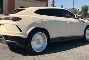 Как испортить крутую тачку: Канье Уэст показал свой доработанный Lamborghini Urus