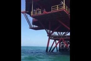 Не самый удачный прыжок в воду начинающей экстремалки
