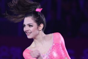 Розовый латекс смутил фанатов Медведевой