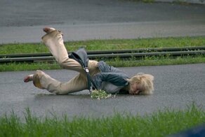 Да вам не к травматологу, вам к психиатру надо!