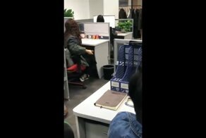 Необычный способ вставить мусорный пакет в ведро