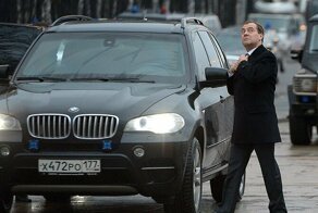 Какие автомобили предпочитают политики и чиновники в России?