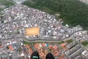 Парашютист чуть не погиб из-за мощных порывов ветра