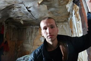 В Подмосковье нашли, прикованный к дереву, скелет экстремала