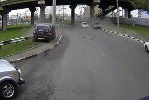 Авария дня. Красавец, всех объехал!