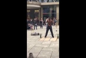 Рекордсмен по танцу лимбо