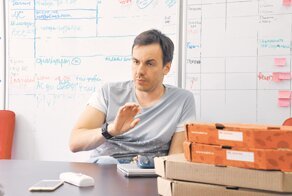 Наказанный за раздачу еды бизнесмен нашел новый способ помочь бедным