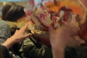 В Москве любители халявы устроили ожесточенные бои за дешевые бургеры