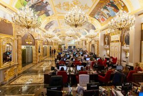 Фото офиса екатеринбургской компании, который больше похож на дворец