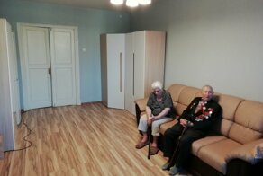 Житель Екатеринбурга к 9 мая сделал бесплатный ремонт ветерану ВОВ