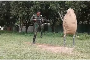 Суровая и беспощадная тренировка штыкового боя у военных Бангладеша
