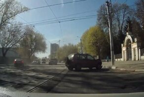 Авария дня. Дедок протаранил Инфинити в Туле