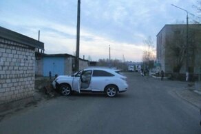 В Беларуси пьяные сотрудники автомойки разбили "Лексус" клиента