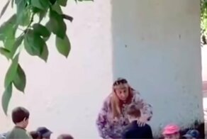 "Землю целуй, тварь!": в детском саду Краснодара малыша поставили на колени
