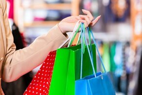 Может ли женщина год обходиться без шопинга?