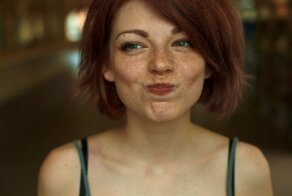 20+ девушек с веснушками, которых расцеловало солнце