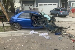 Двигатель, коробка передач и водитель отделились от Subaru во время сильной аварии
