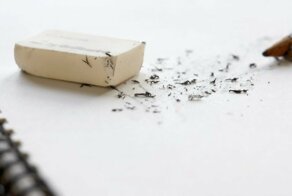 Как ластик стирает карандашные линии на бумаге?