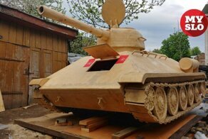 Тульский умелец смастерил деревянный танк весом в тонну