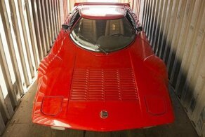 Открыли морской контейнер, а там уже больше 20 лет стоит Lancia Stratos