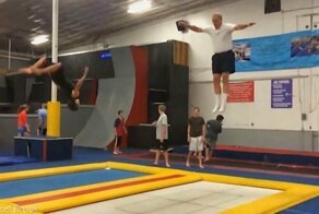 Пенсионер отпраздновал свой 66-й день рождения прыжками на батуте