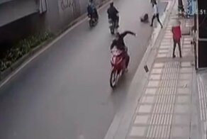 Таксист пришел на помощь обворованной девушке